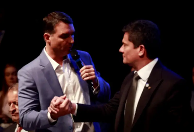 Em livro, Moro critica decisão que beneficiou Flávio Bolsonaro no caso 'rachadinha'