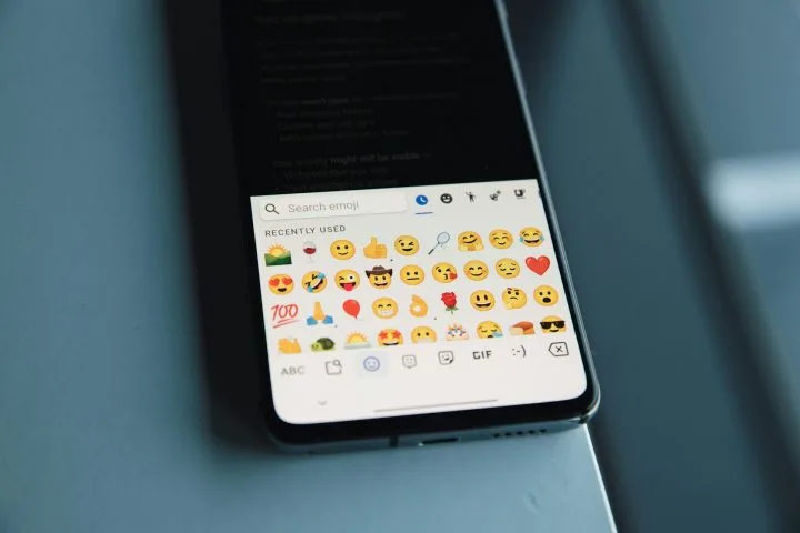 Estudo revela emojis inadequados para o ambiente de trabalho
