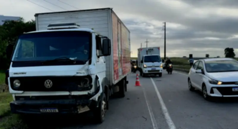 Engavetamento com seis veículos deixa ferido na BR-230, na Grande João Pessoa