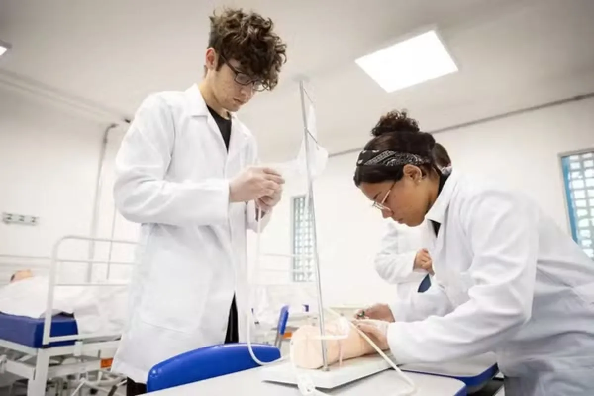 Ensino técnico e integral crescem no Brasil apesar de queda de 1 milhão de matrículas