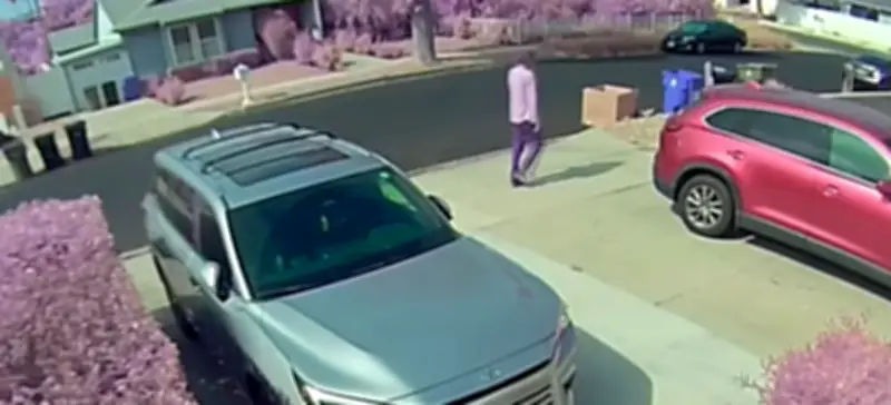 Enteado de James Handy é visto tranquilamente após confessar assassinato
