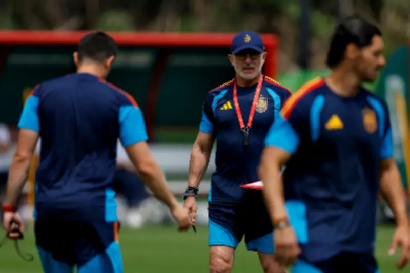 Espanha sem pontas: De la Fuente centraliza ataque contra Áustria na Copa