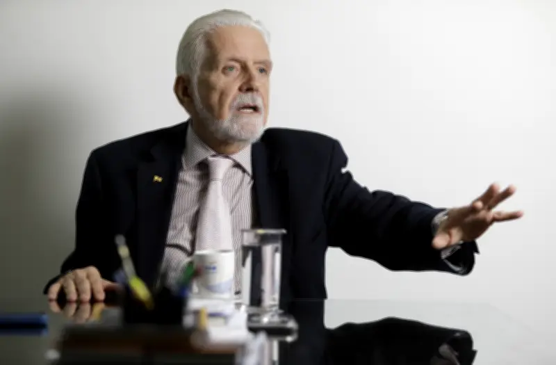 Estratégia de defesa no caso Master: atacar investigações e normalizar o anormal
