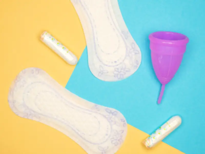Estresse atrasa menstruação? Entenda o impacto hormonal