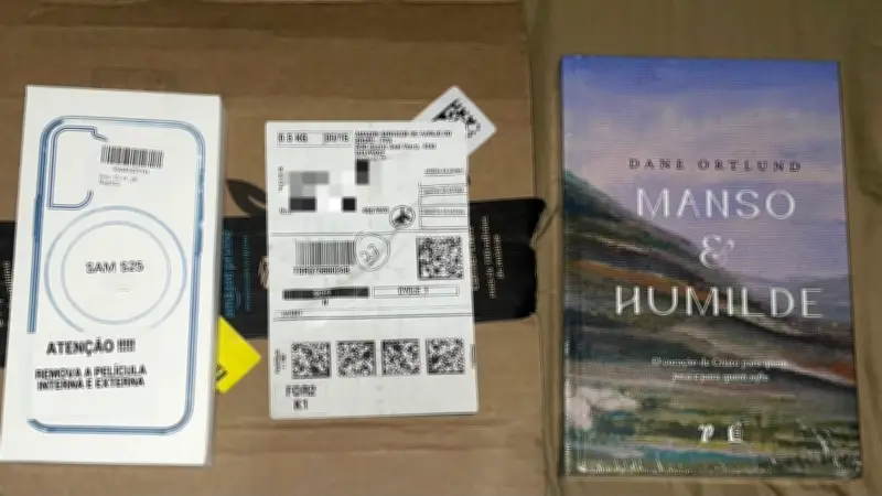 Estudante compra iPhone de R$ 3,5 mil e recebe livro e capinha em Fortaleza