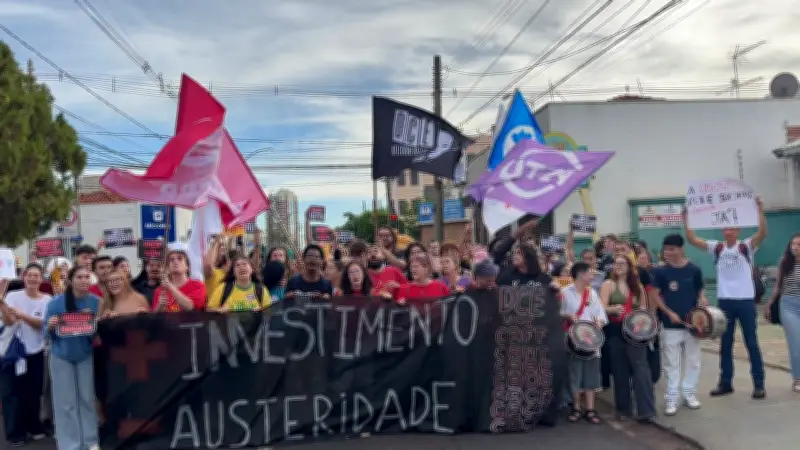 Estudantes da Unesp protestam contra Tarcísio em Araraquara