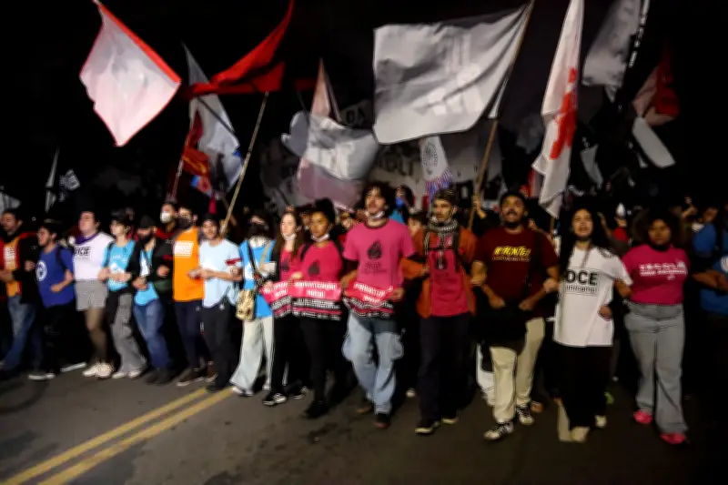 Estudantes da USP aprovam fim da greve; assembleias por curso decidirão