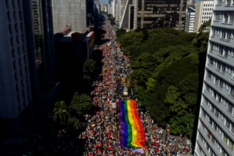 EUA alertam sobre golpes na Parada LGBT+ de SP