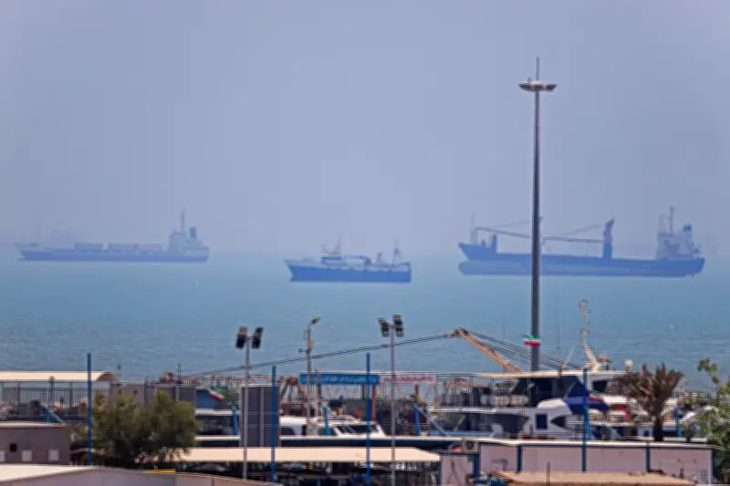 EUA lançam ataques aéreos contra o Irã após ataque a navio-tanque em Ormuz