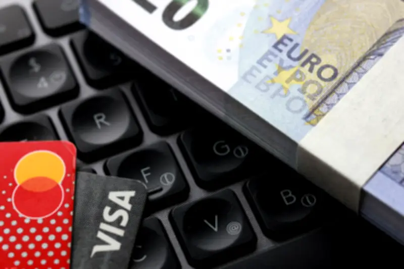 Euro digital avança na Europa com apoio parlamentar e visa reduzir dependência dos EUA