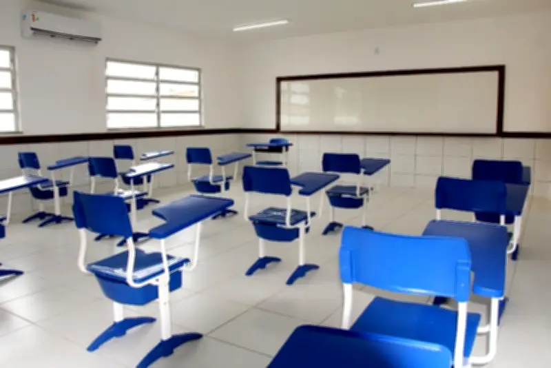 Evasão escolar no 1º ano do ensino médio cai para 2,2% em 2025, menor taxa histórica