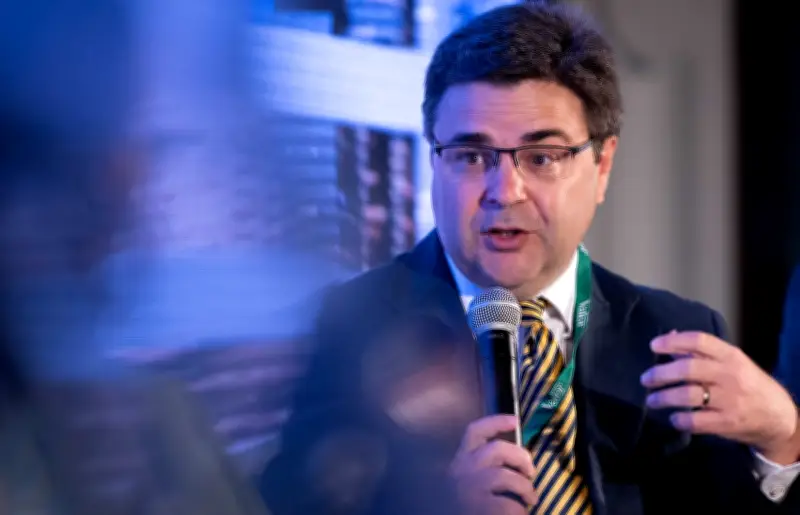 Ex-cônsul dos EUA alerta empresas sobre PCC e CV no Brasil