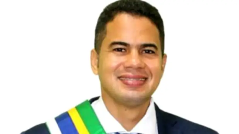 Ex-prefeito Calvet Filho condenado a 6 anos por racismo religioso