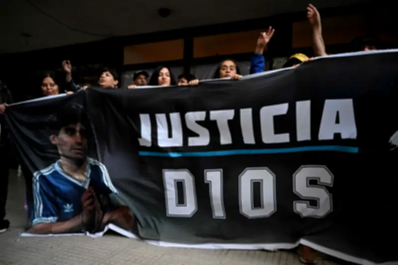 Ex-terapeuta de Maradona: secretário controlava visitas das filhas
