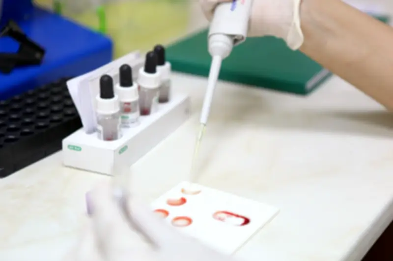 Exame de sangue detecta câncer precoce em estudo com 142 mil pessoas