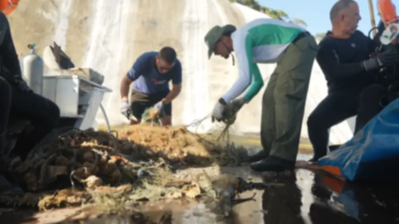 Expedição remove redes fantasmas que ameaçam vida marinha nas Ilhas Cagarras
