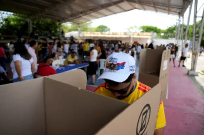 Extrema-direita vence na Colômbia: Abelardo de la Espriella supera Iván Cepeda em apuração preliminar