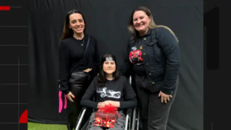 Fã com leucemia visita Luan Santana no camarim antes de show no RS