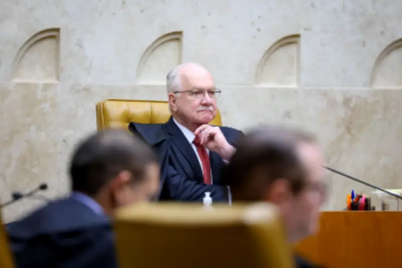 Fachin adia julgamento sobre vínculo de motoristas e plataformas
