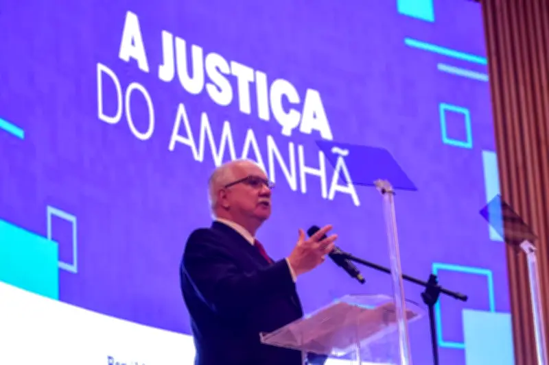 Fachin defende responsabilidade de plataformas digitais