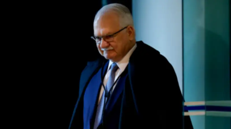 Fachin nega pedido de suspeição contra Nunes Marques na CPI do Master