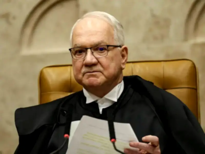 Fachin nega suspeição de Nunes Marques em caso da CPI do Banco Master