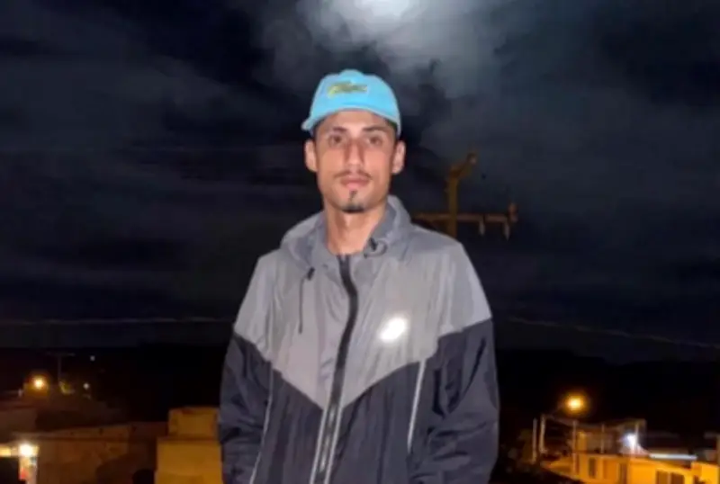 Família cobra justiça três anos após morte de jovem inocentado em presídio