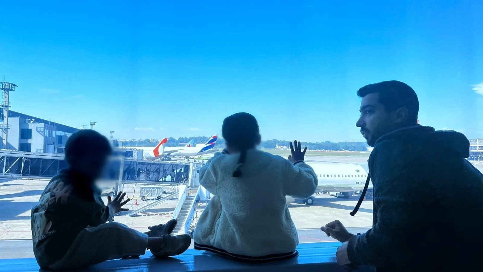 Família egípcia está retida há 16 dias no Aeroporto de Guarulhos aguardando refúgio