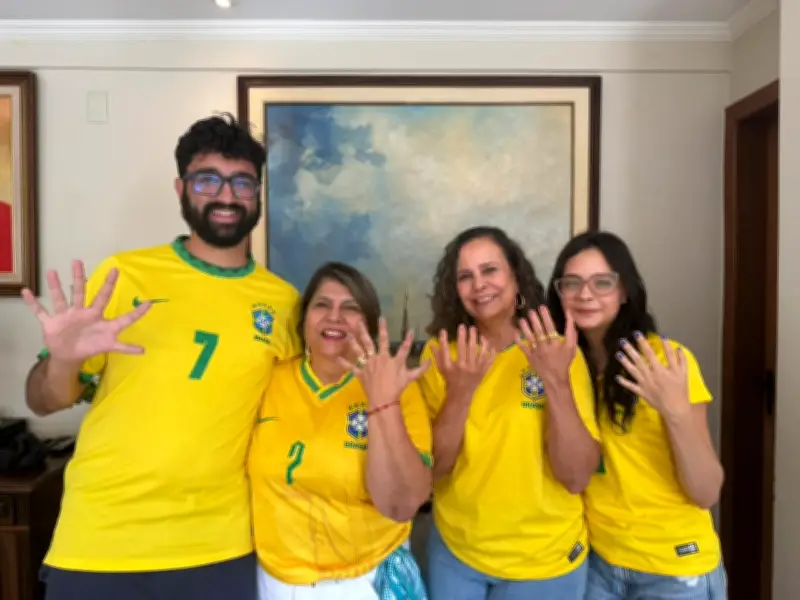Família Hexa: 14 parentes têm 6 dedos nas mãos no DF