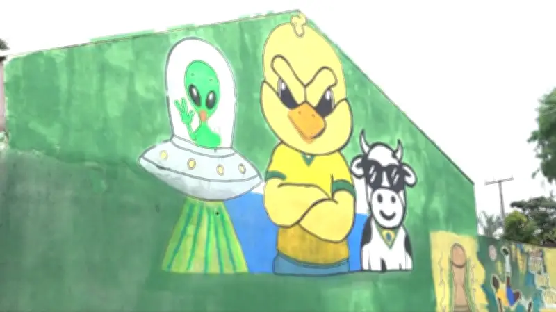 Família paranaense inclui extraterrestre em decoração de Copa