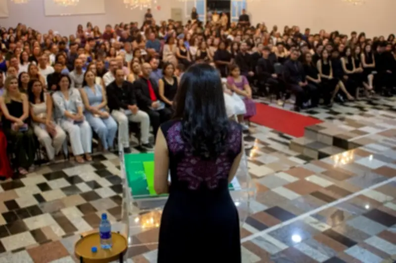 Favoo celebra conquistas acadêmicas com cerimônias simbólicas