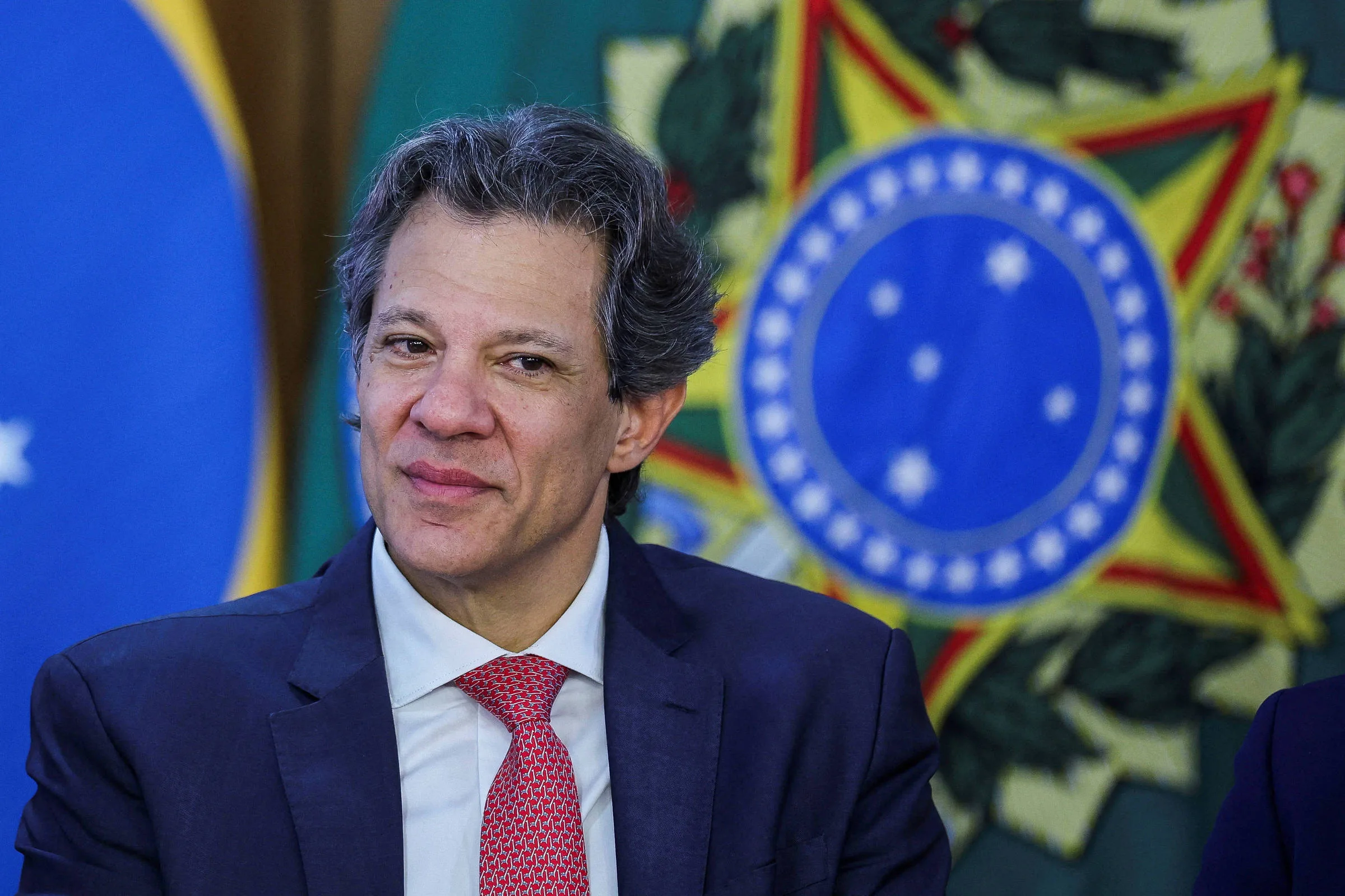 Fazenda reduz previsão de crescimento do PIB em 2025 para 2,3% e mantém otimismo