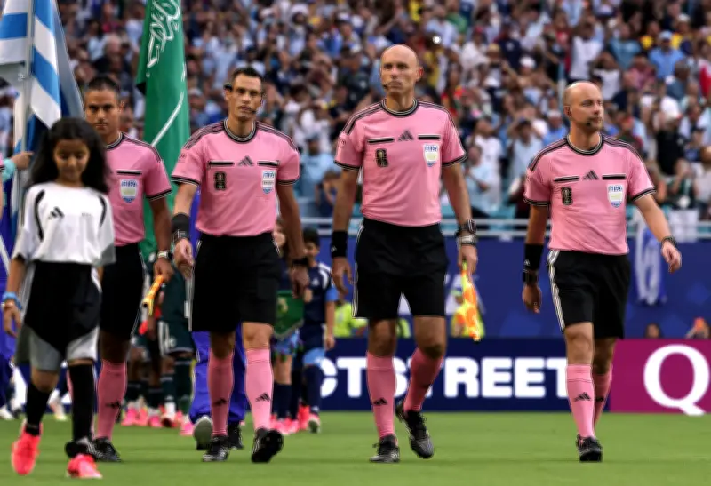Fifa define arbitragem italiana para Brasil x Japão na Copa
