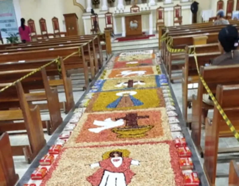 Fiéis mantêm tradição dos tapetes de Corpus Christi em Sergipe