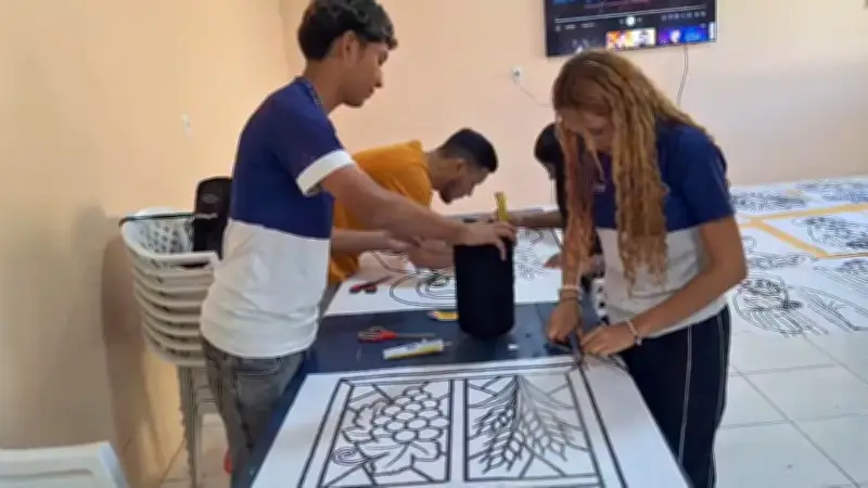 Fiéis mantêm tradição dos tapetes de Corpus Christi no Amazonas