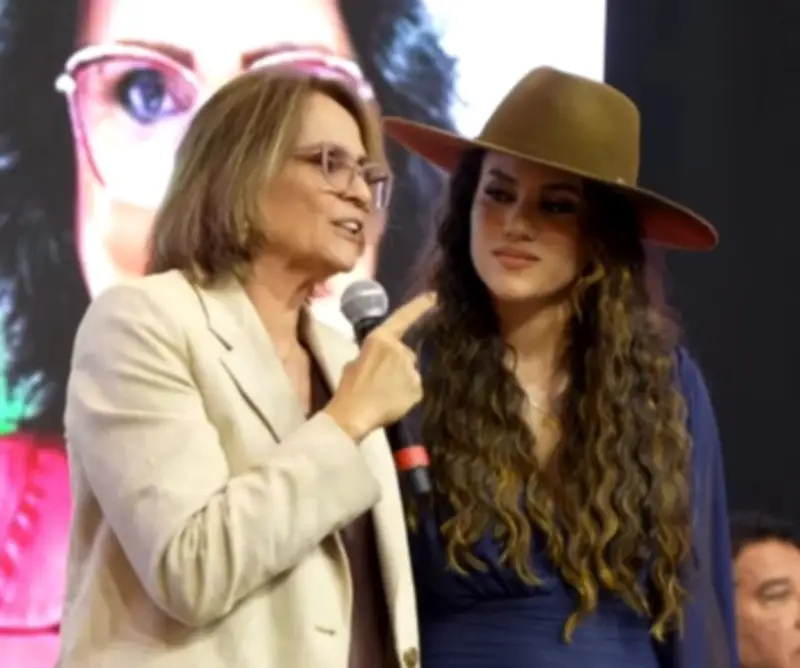 Filha de réu do 8 de janeiro lança pré-candidatura com Michelle e Damares