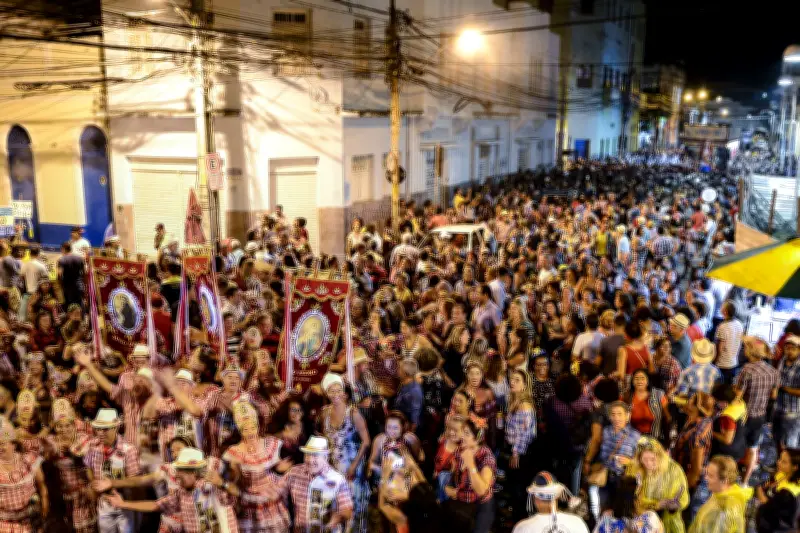 Fim de semana junino no Recife: forró, quadrilhas e desfile