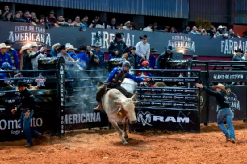 Final da PBR e shows agitam 4ª noite da Festa do Peão de Americana 2026