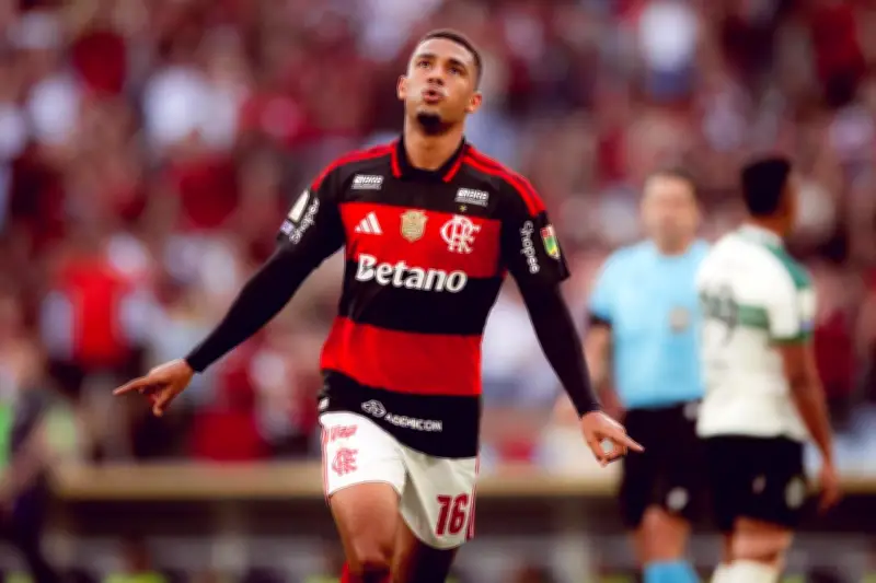 Flamengo vence Coritiba por 3 a 0 com show de Samuel Lino e presença de Jorge Jesus
