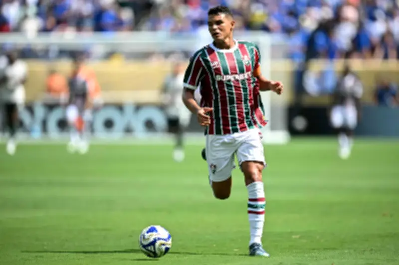 Fluminense anuncia retorno do zagueiro Thiago Silva após seis meses