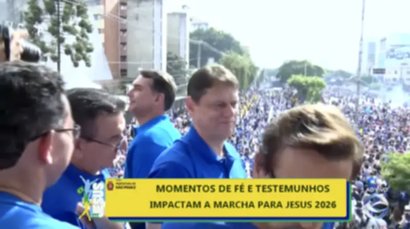 Flávio Bolsonaro associa eleição de 2026 a guerra espiritual na Marcha para Jesus