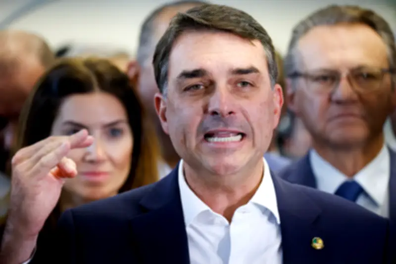 Flávio Bolsonaro: bônus com Trump pode virar ônus, avalia analista