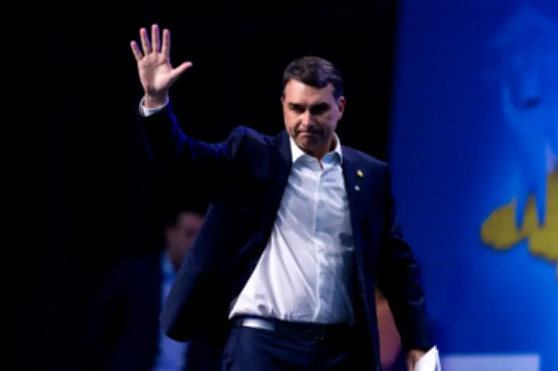 Flávio Bolsonaro culpa Lula por tarifaço e defende união da direita