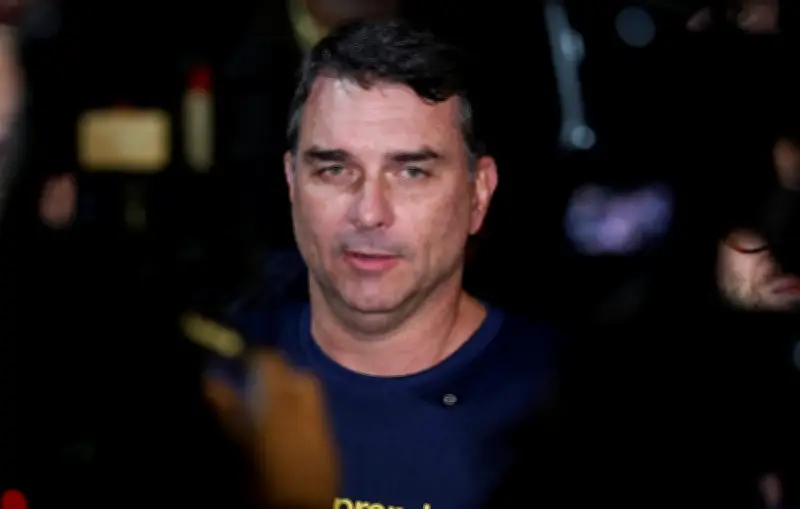 Flávio Bolsonaro defende vice mulher e busca aceno ao eleitorado feminino