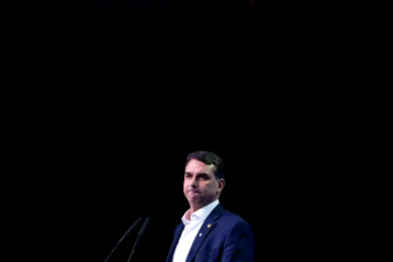 Flávio Bolsonaro e PL propõem trabalho flexível para contrapor PEC 6×1