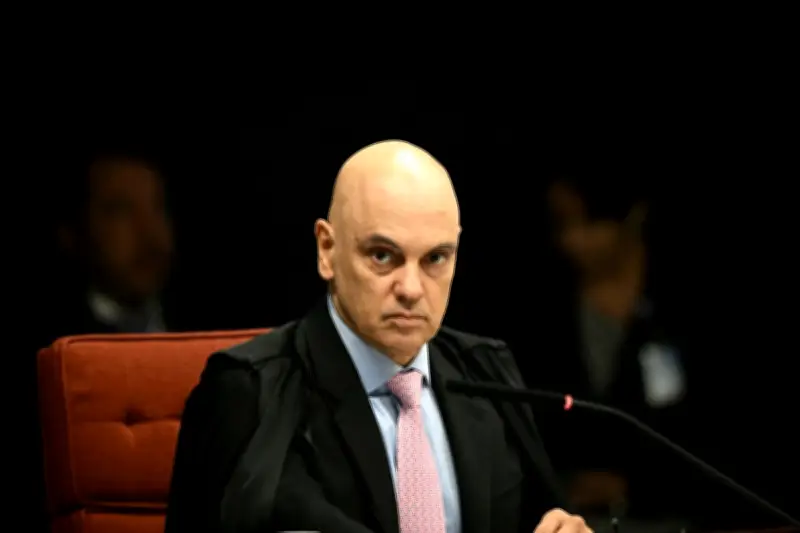 Flávio Bolsonaro pede ao STF que declare Moraes suspeito em caso Vorcaro