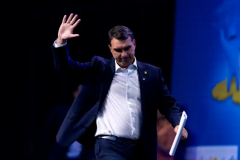 Flávio Bolsonaro retoma viagens pelo Brasil com rota calculada para evitar crises
