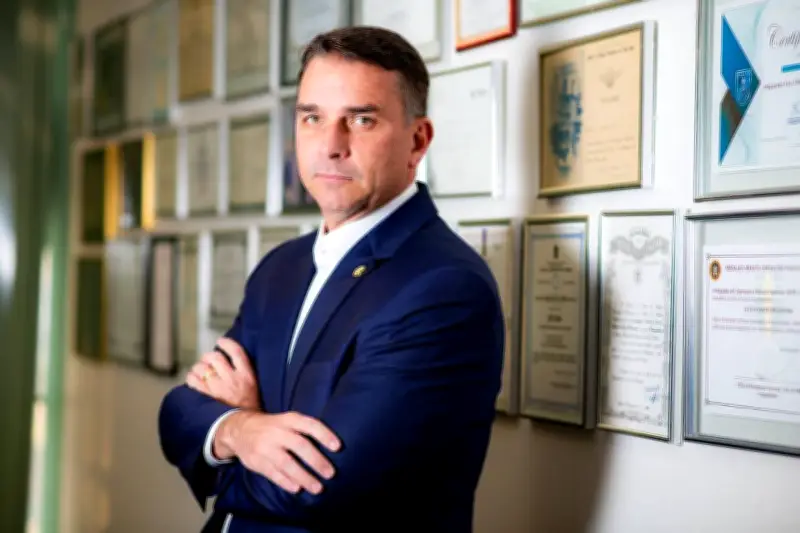 Flávio chama condenação de Eduardo de 'injustiça' e 'vingança'
