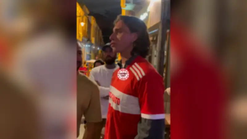 Fora da Copa, italiano Calafiori curte samba no Rio e é flagrado no Beco do Rato