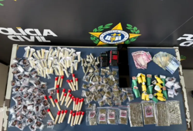 Foragido por moeda falsa é preso em Angra dos Reis com drogas